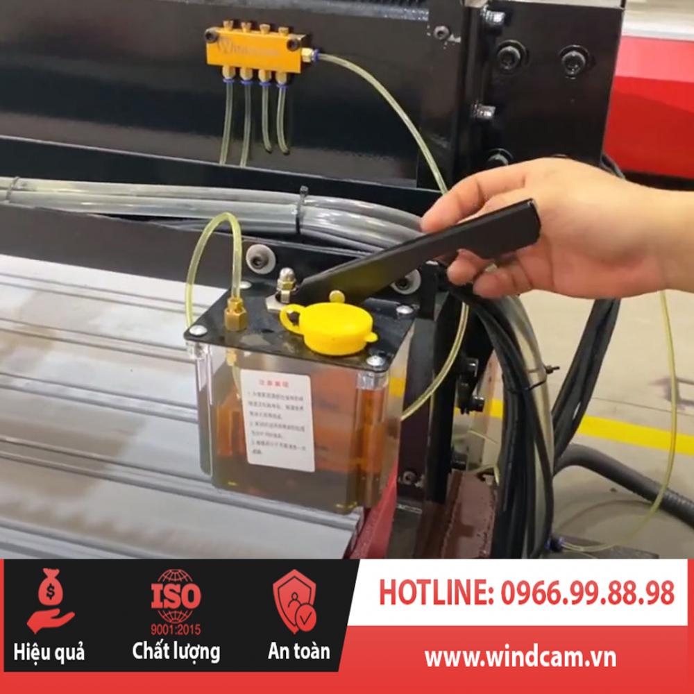 Lợi ích của việc sử dụng bình bơm dầu máy CNC 